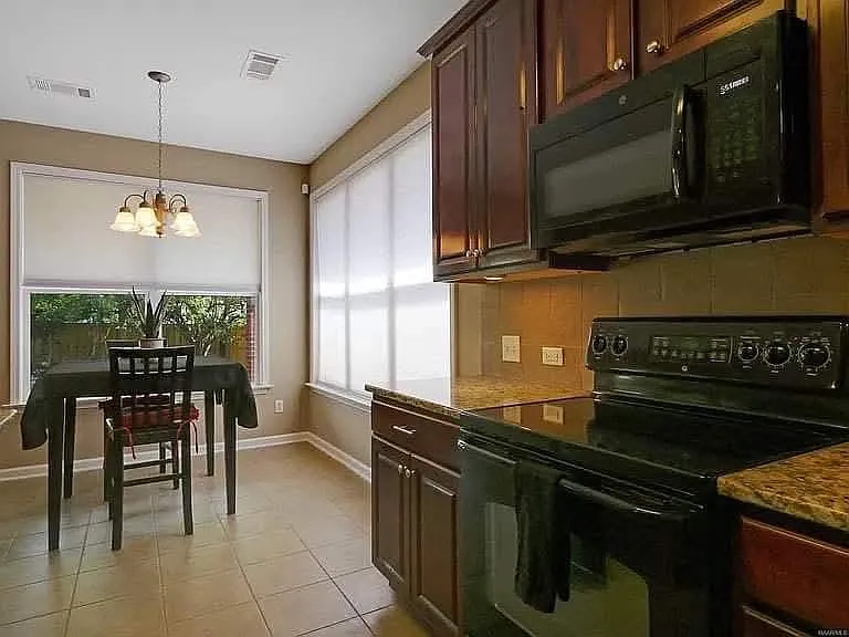 9609 Helmsley Cir — Photo 11