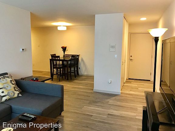 3rd image of 2867 S Kinnickinnic Ave APT 310