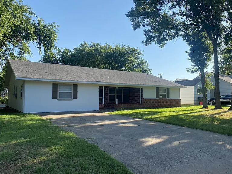 1818 W Cedar St — Photo 2