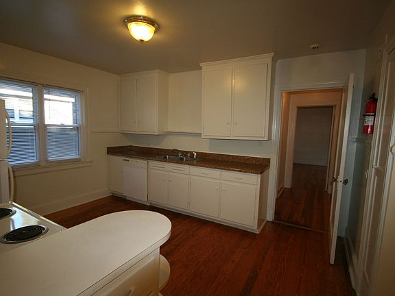 3rd image of 1406 W Chapel Hill St APT C