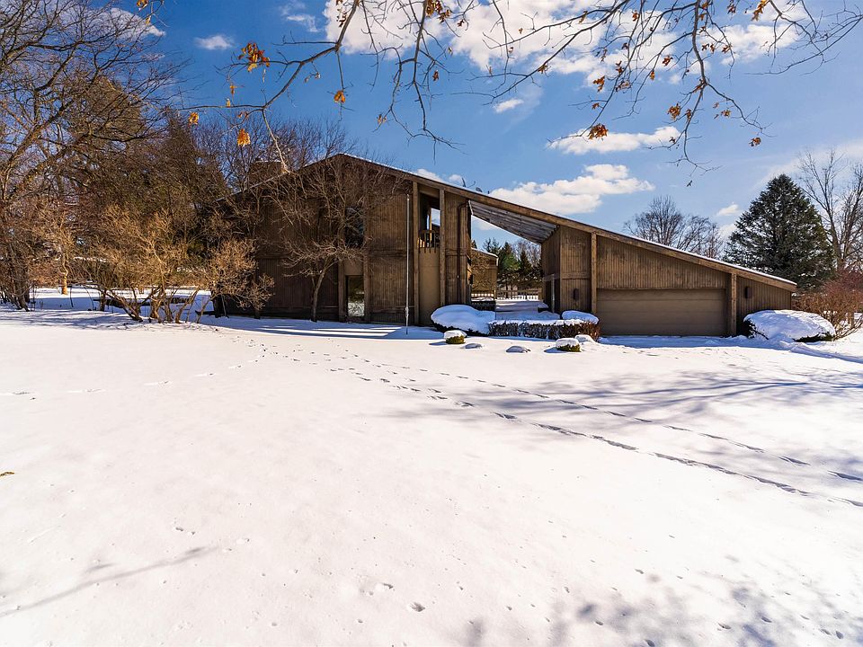 1st image of 900 Walden Ln