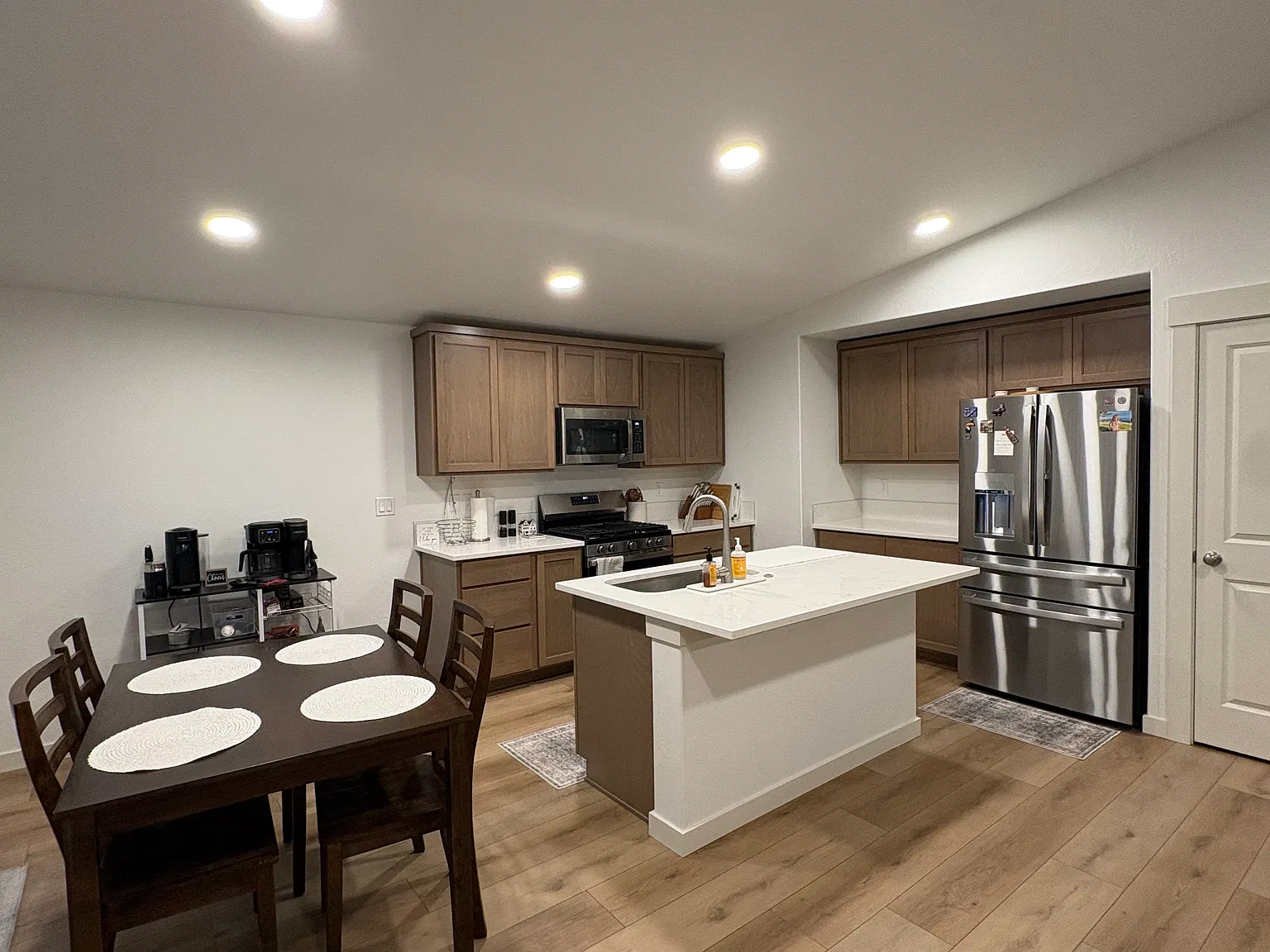 3 bed, 2.5 bath, 1395 sqft, $2,495 — Photo 4
