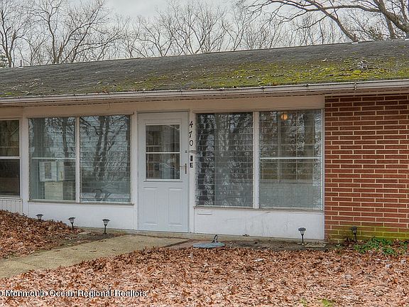2nd image of 470E Thornbury Ct