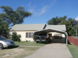 508 5th St, Farwell, TX 79325