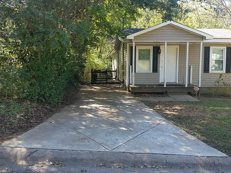 276 Moreland Ave — Photo 2