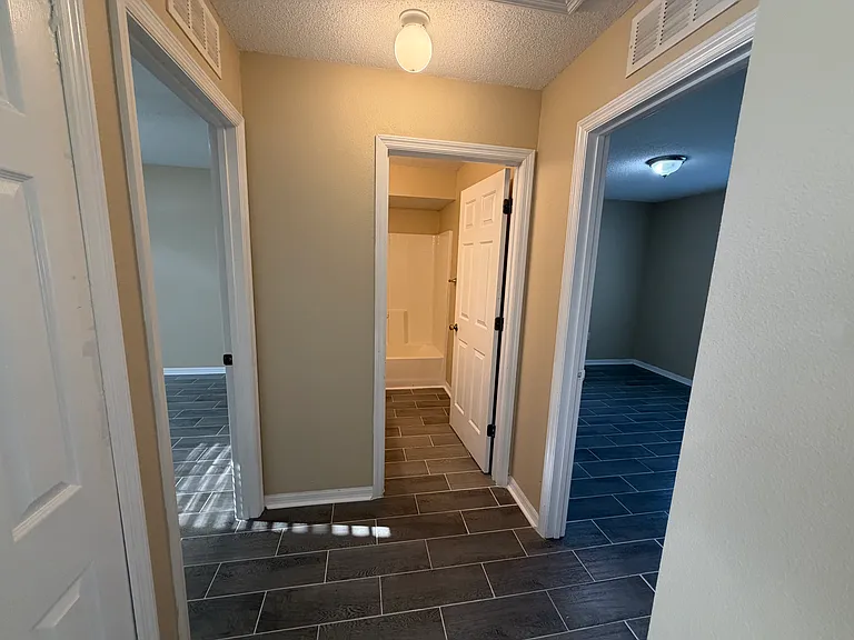 835 Lancaster Ave — Photo 10