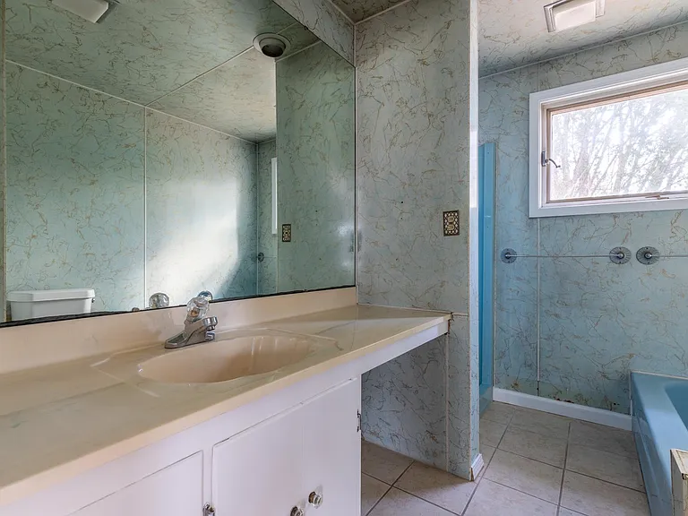 24777 Highland Rd — Photo 16