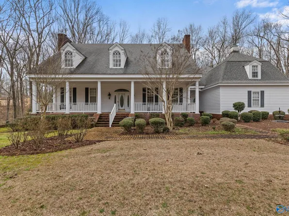 71 Windsor Dr, Russellville, AL 35653