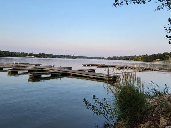 857 Eagles Harbor Dr, Hodges, SC 29653