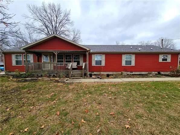 304 N 1st St, Ridge Farm, IL 61870