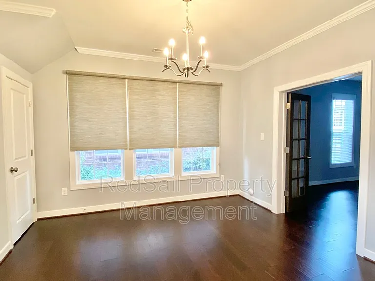 4808 Village Walk — Photo 3