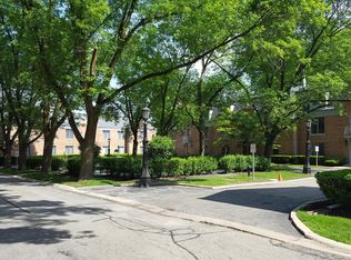 1447 Shermer Rd, Northbrook, IL 60062