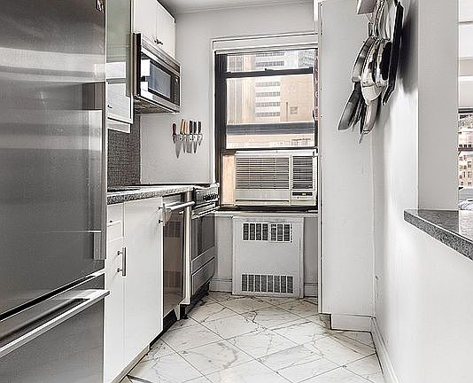 3rd image of 140 E 56th St APT 16B