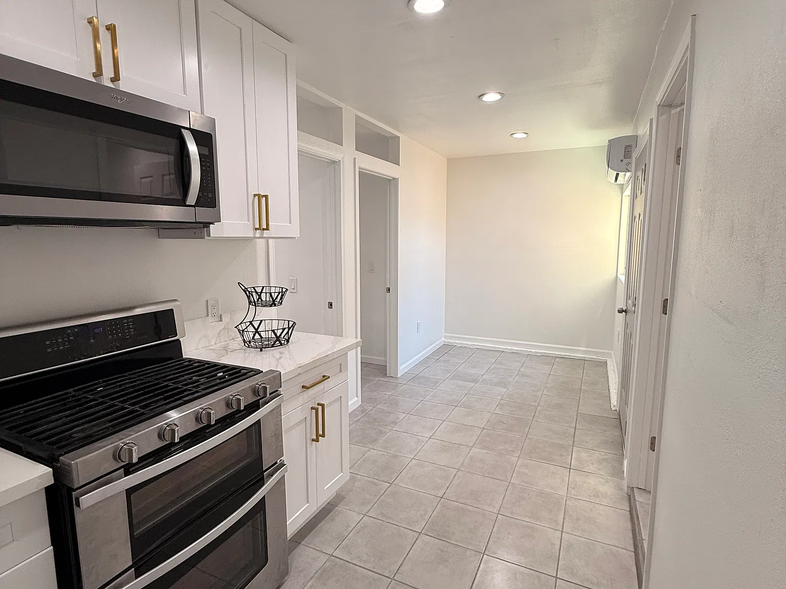 Woodbriar Dr, Riverside — Photo 1