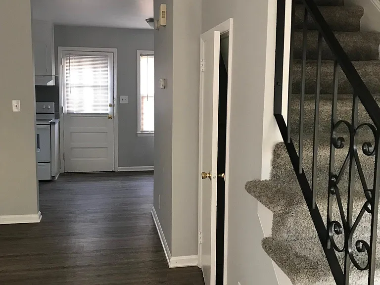 1827 Lookout Ln #8 — Photo 3