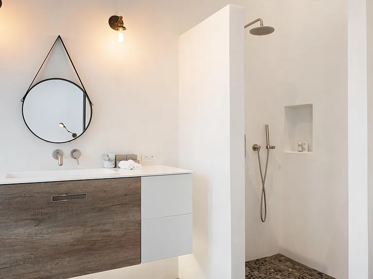 Enjoy a refreshing wake-up under the glorious rain shower.