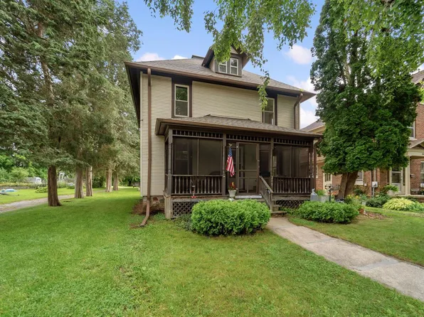 210 Oakland AVENUE, Mukwonago, WI 53149