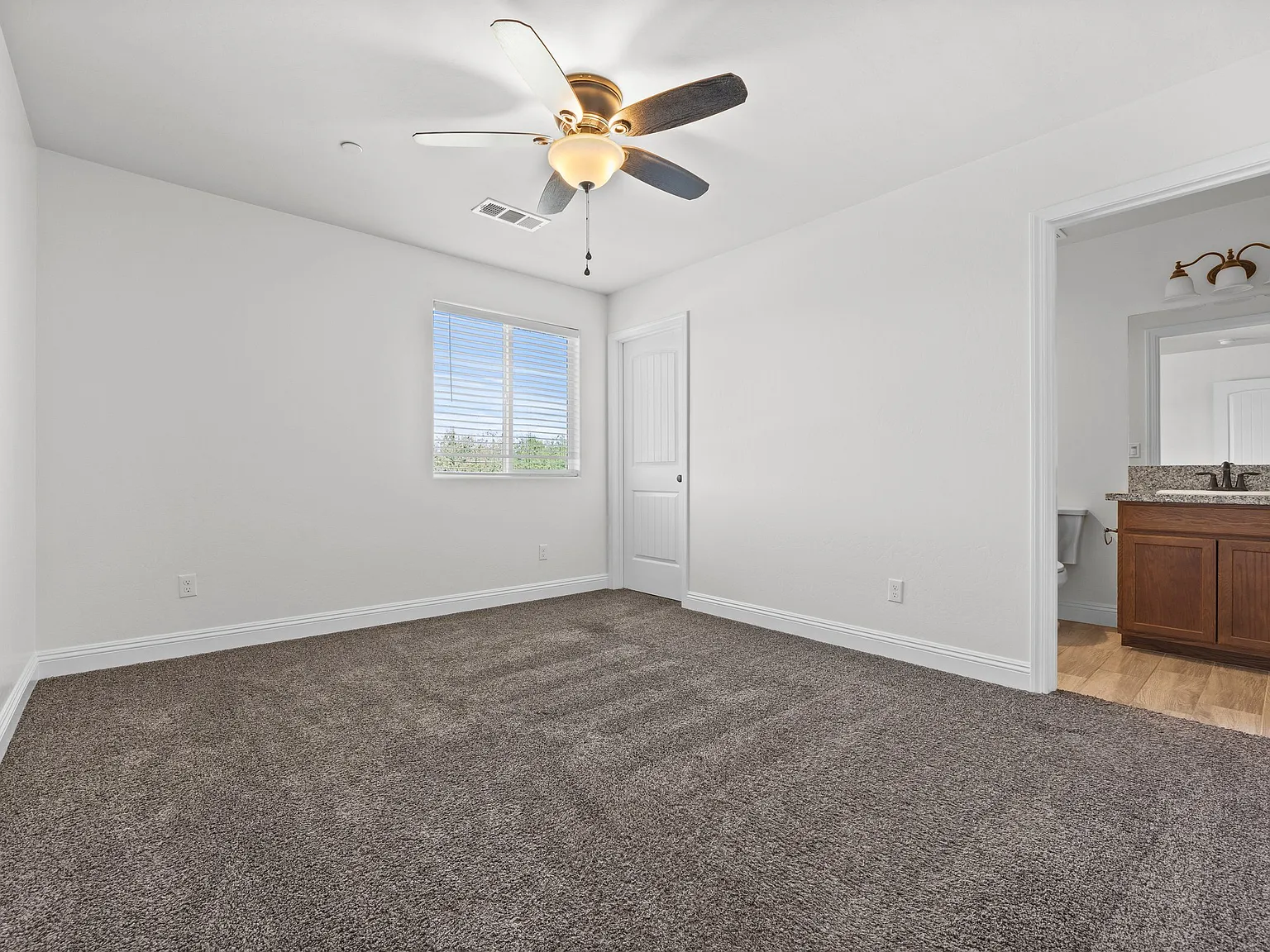 3 bed, 2.5 bath, 1204 sqft, $1,850 — Photo 2