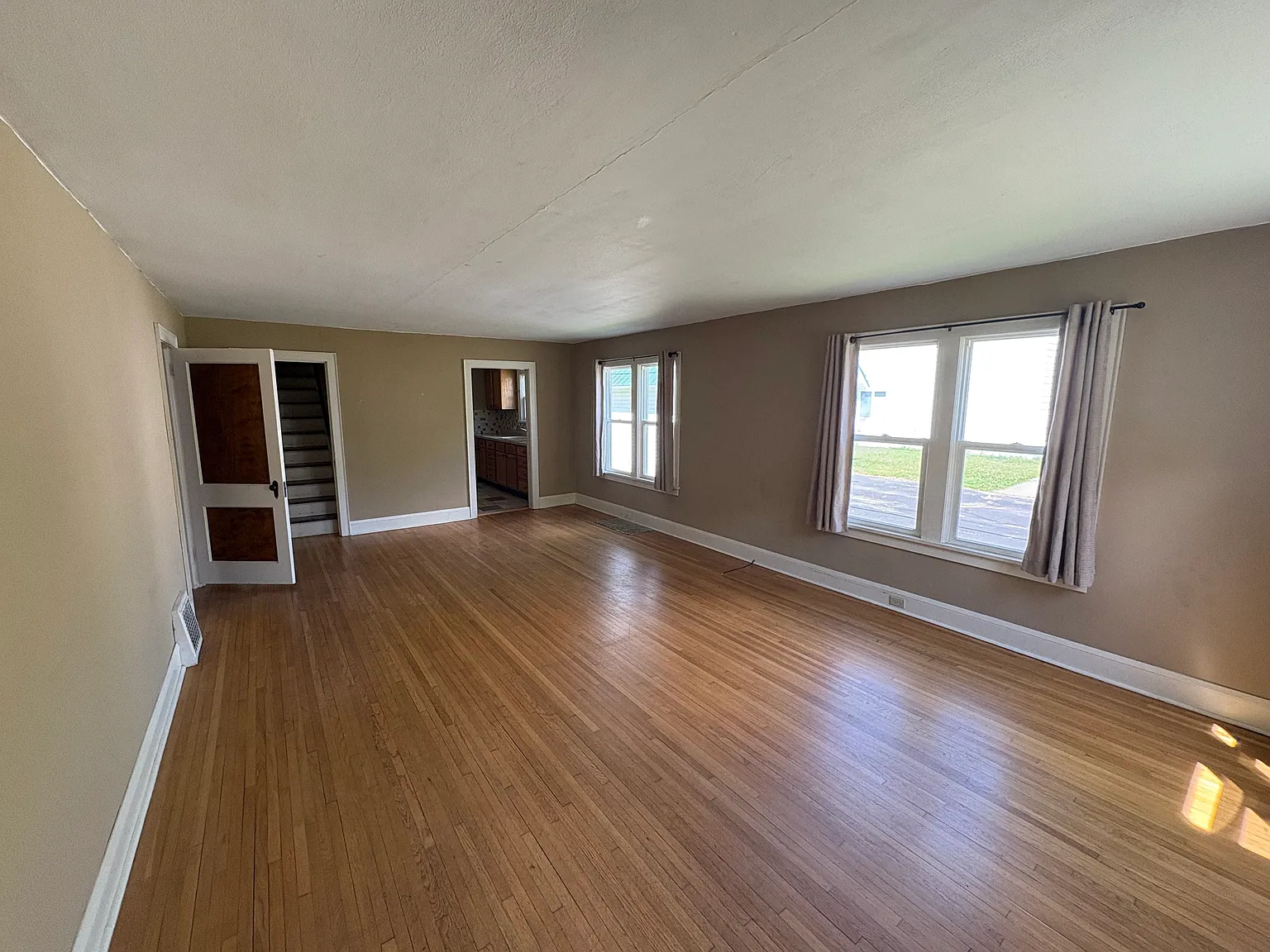 4 bed, $1,750 — Photo 3