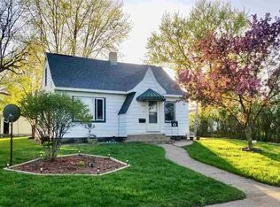 719 S Wacouta Ave, Prairie Du Chien, WI 53821