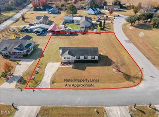 33 Meade Dr, Four Oaks, NC 27524