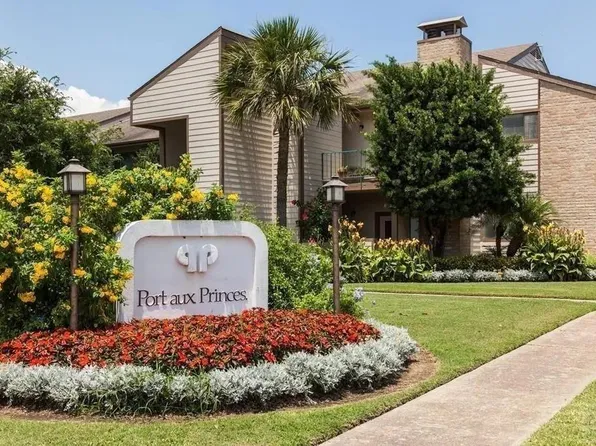 7030 N Holiday Dr, Galveston, TX 77550