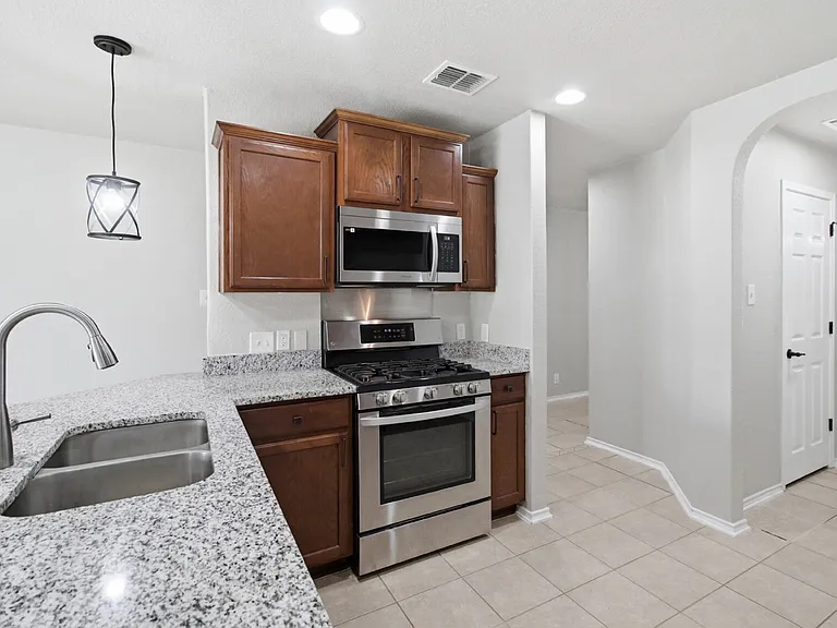 2334 Camberly Vw — Photo 9