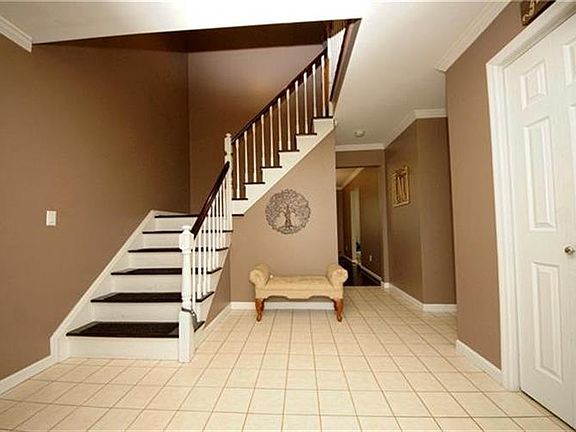 3rd image of 12 Green Dr