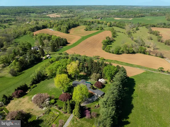 372 Lucky Hill Rd, West Chester, PA 19382
