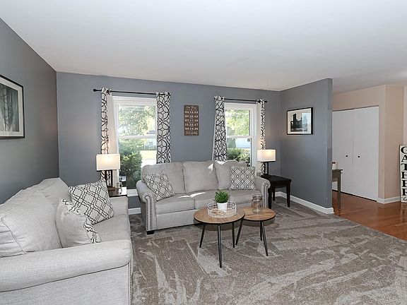 3rd image of 4990 Chambers Dr
