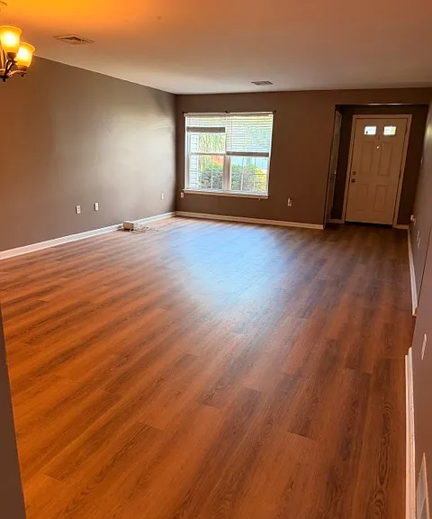 102 Martin Ct — Photo 5