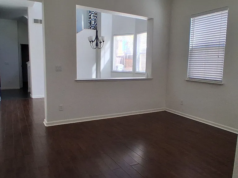 562 Ranger St — Photo 5