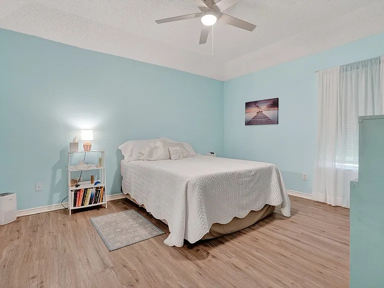 2300 Naples Dr — Photo 10