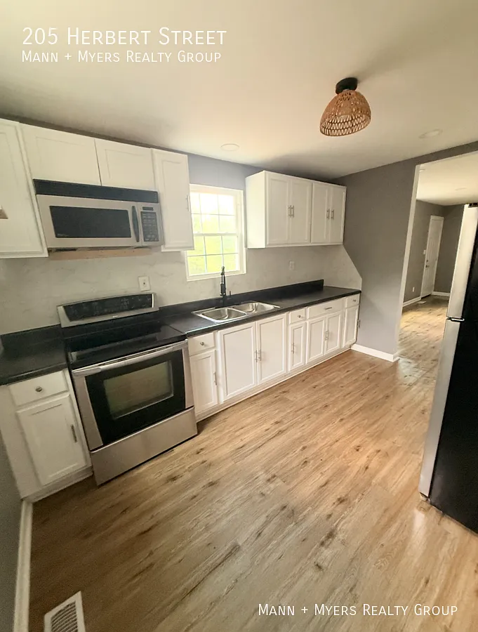 205 Herbert St Available for Rent — Photo 4