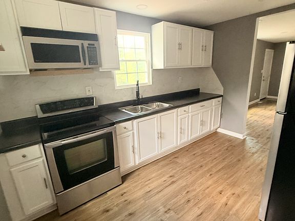 4th image of 205 Herbert St