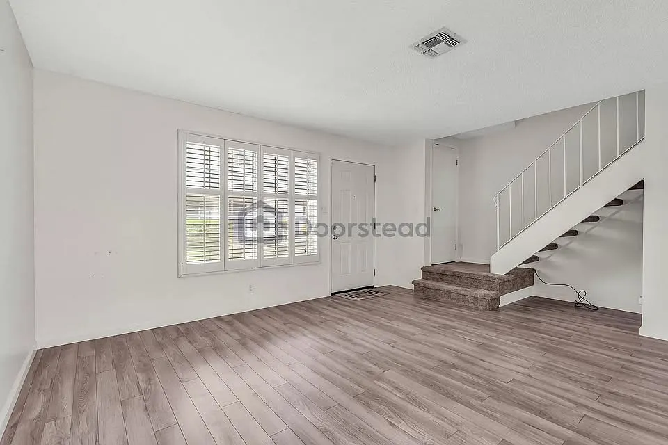 2 bed, 1014 sqft, $2,196 — Photo 3