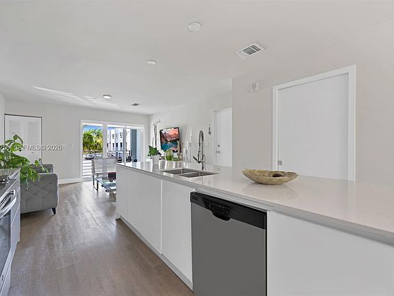 4th image of 2535 NE 193rd St #3209