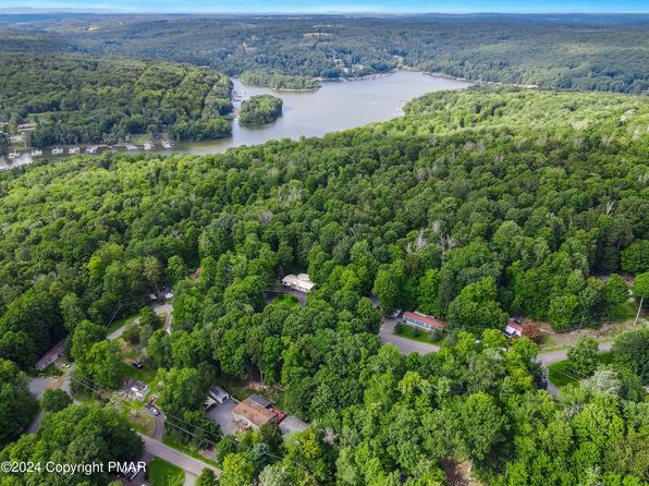 117 Teak Dr, Greentown, PA 18426