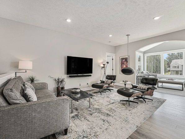 524 W Abbey Mill Dr SE