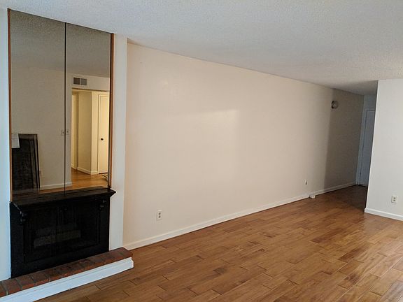 4th image of 909 N Sierra Bonita Ave Unit 3