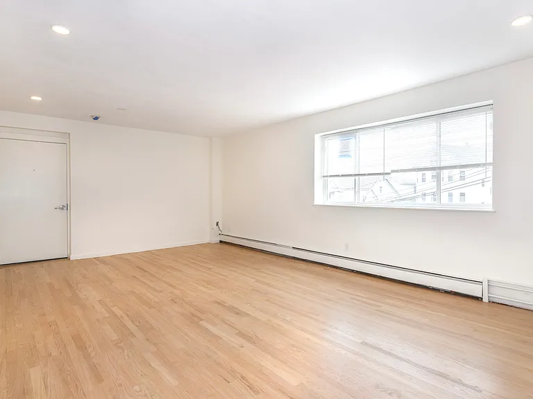194 Hillside St #6 — Photo 3