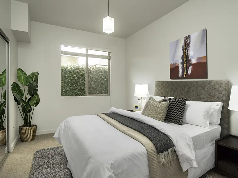 6462 Woodley Ave — Photo 6