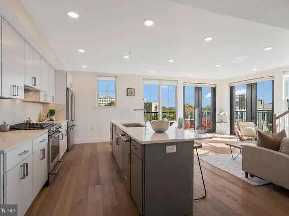 1245 N Pierce St Unit 12, Arlington, VA 22209
