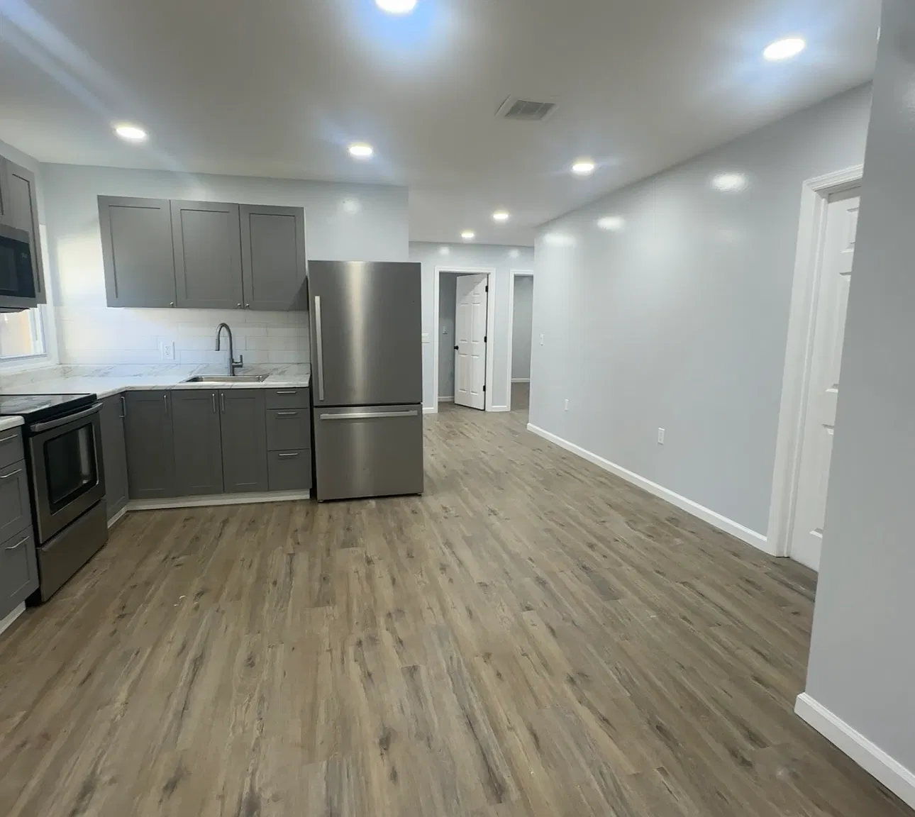 4 bed, $3,200 — Photo 2