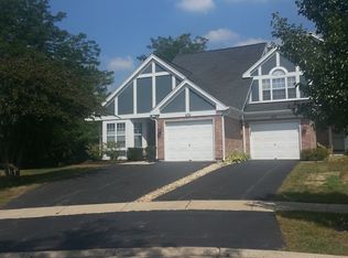 679 Kingsbridge Dr, Carol Stream, IL 60188