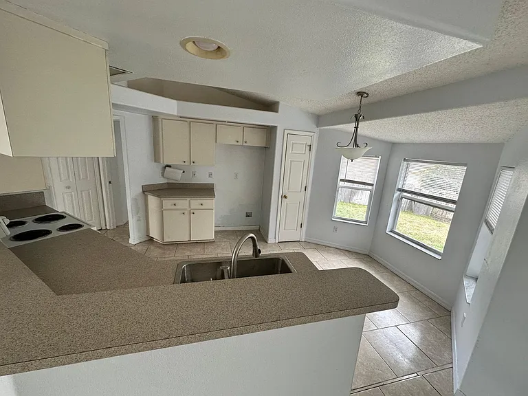7846 Empire Ct — Photo 6