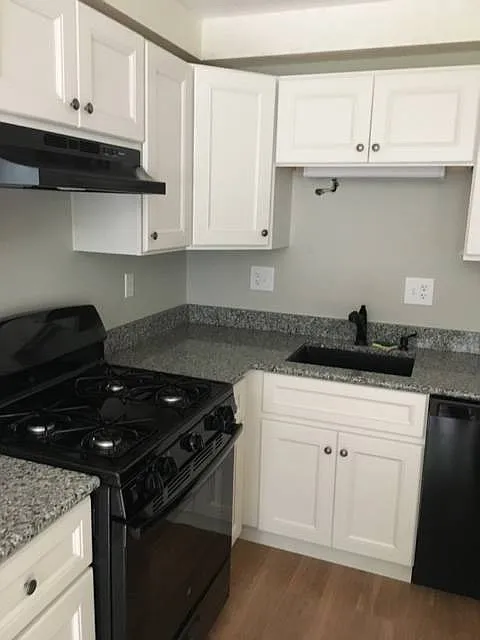 2 bed, 1.5 bath, 1250 sqft, $2,500 — Photo 2
