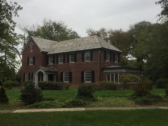2nd image of 1100 Brandon Ln
