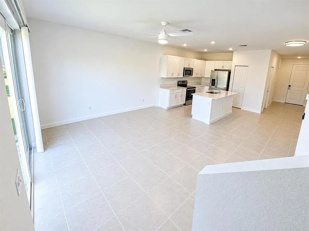 3 bed, 2.5 bath, 1632 sqft, $2,400 — Photo 2