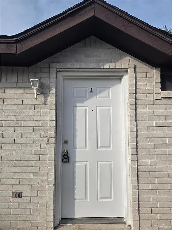 2 bed, 2.0 bath, 4234 sqft, $800 — Photo 2